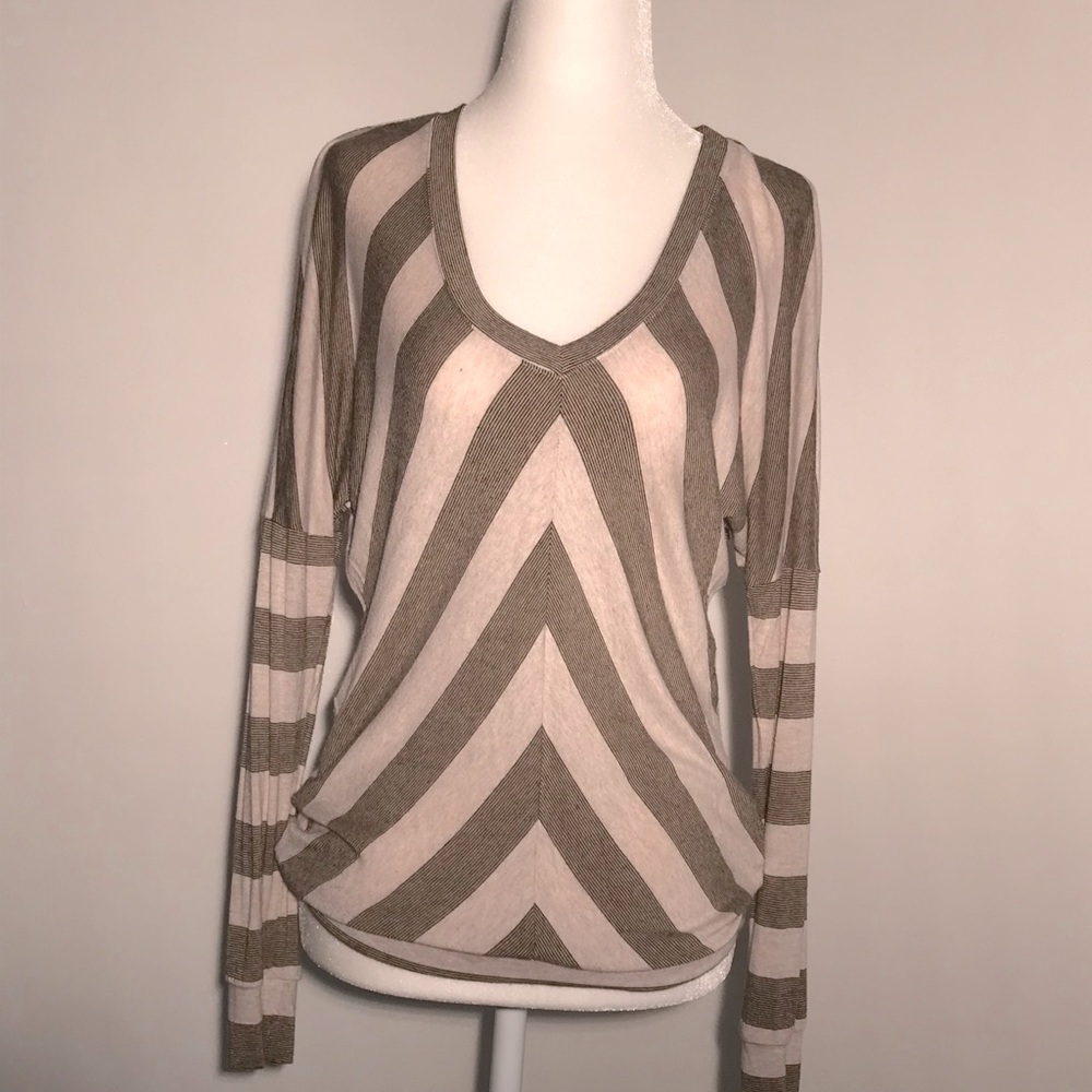 RED HAUTE V-Neck Small Stripe Shirt